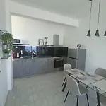 Newly Renovated Endless View Dimitra's House بيت للعطل