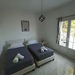 Newly Renovated Endless View Dimitra's House بيت للعطل