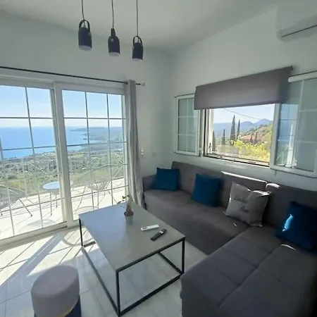 Newly Renovated Endless View Dimitra's House 펜션 Vlachata